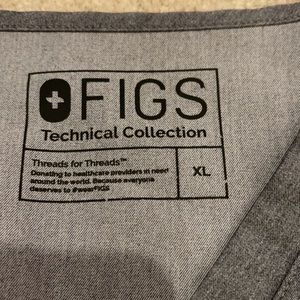 FIGS Casma Three Pocket V-Neck Scrub Top Graphic Gray-XL